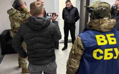 СБУ затримала полковника ПС ЗСУ і начальника управління СБУ на хабарі $320 тис. за укриття розкрадання коштів на аеродроми