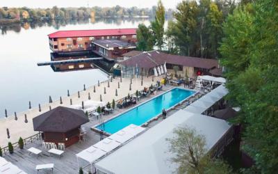 Мільйон доларів вдома, ресторан на чужій землі: власник Galera Resort опинився під підозрою